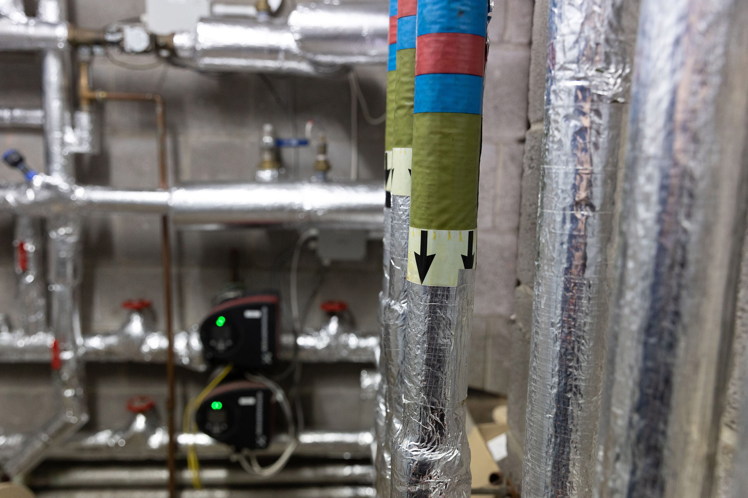 20230214ThriveRenewablesEastonCommunityCentre -53 Newly installed insulation on pipes